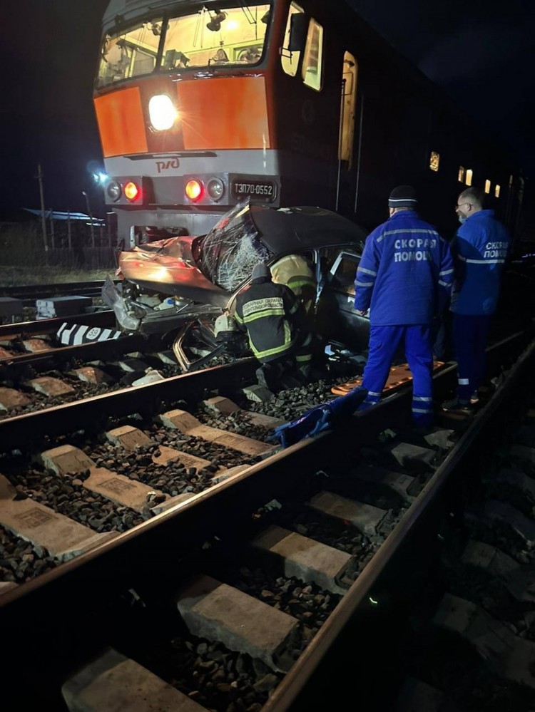 В Котласском районе автомобиль попал под поезд